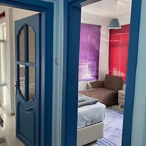 Yellow House Апартаменты Стамбул